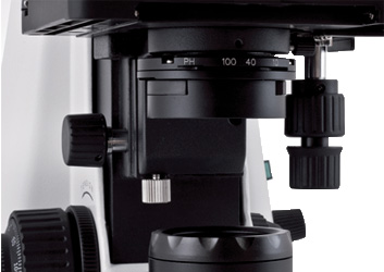 Предметный столик люминесцентного (флуоресцентного) микроскопа 